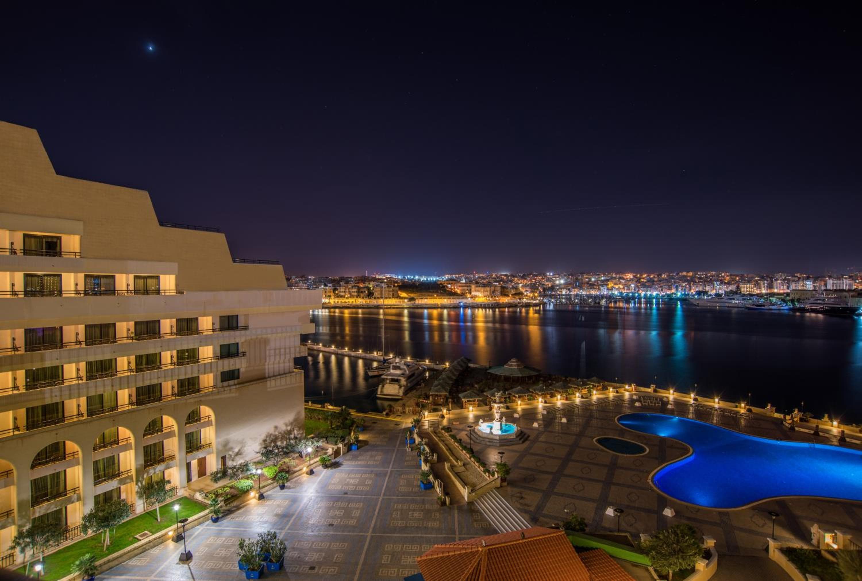 Grand Hotel Excelsior — 1