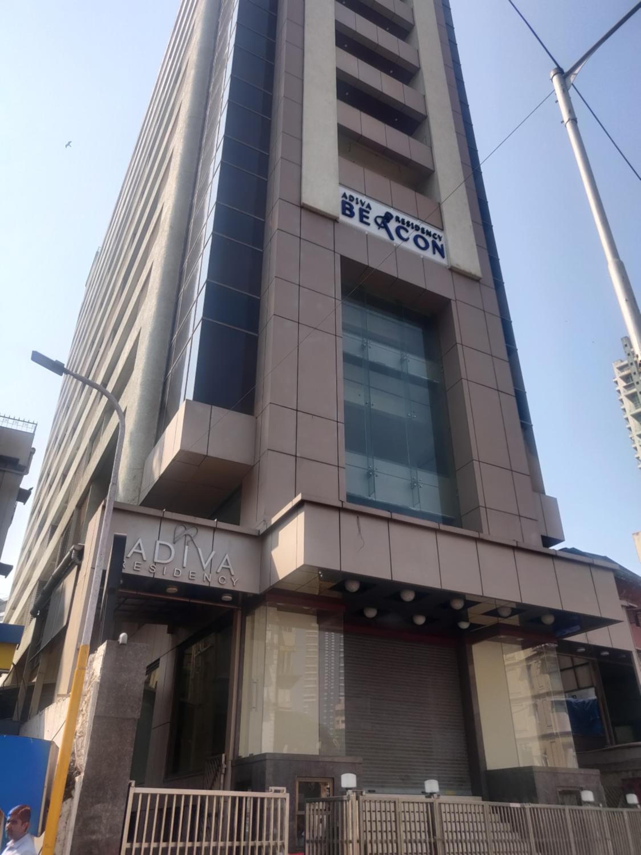 Faro della residenza Adiva, Grant Road, Mumbai — 1
