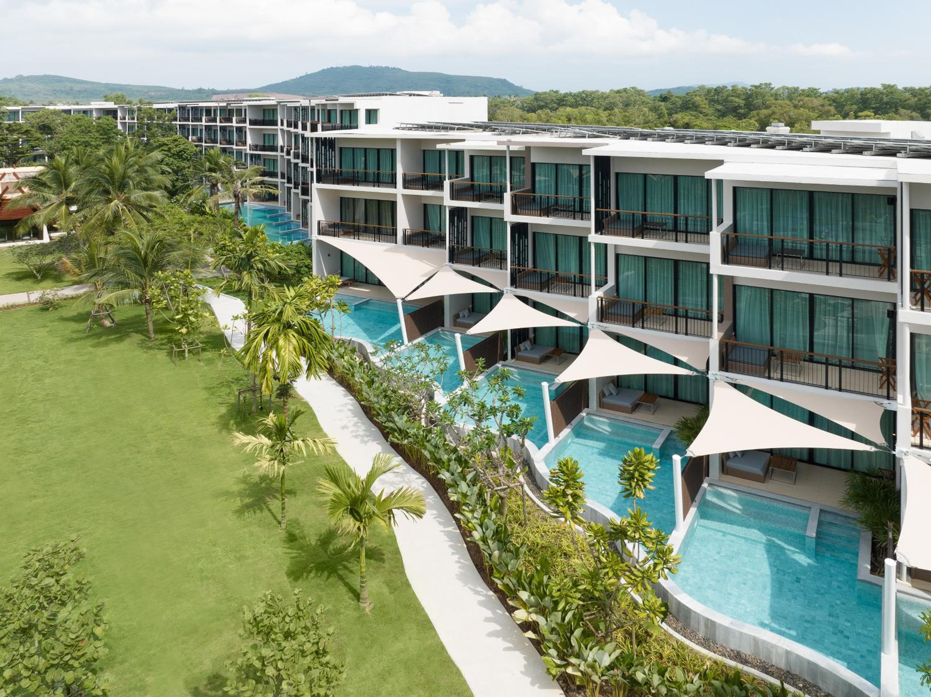 Le Meridien Phuket Mai Khao Beach Resort — 1