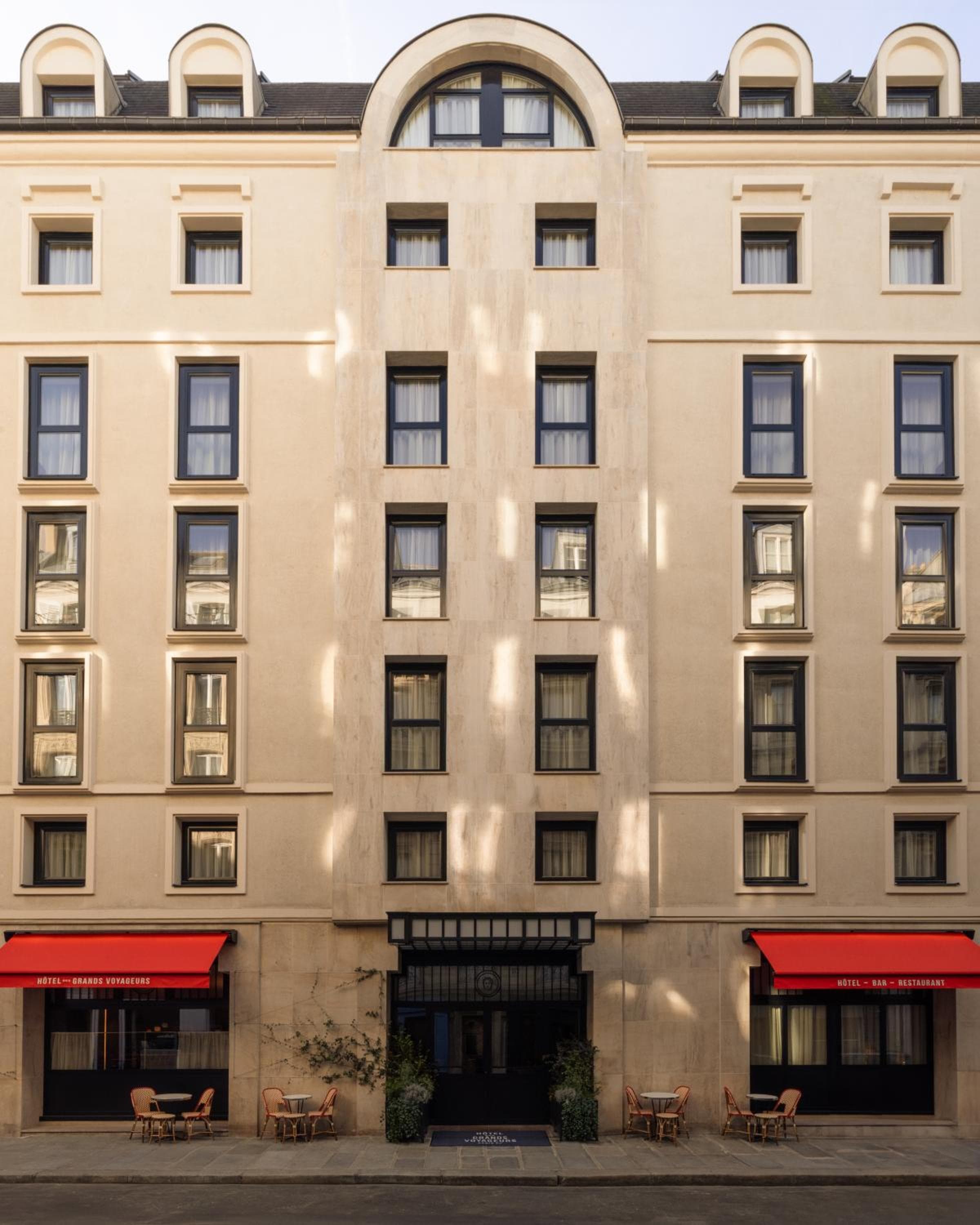 Hôtel Des Grands Voyageurs — 1
