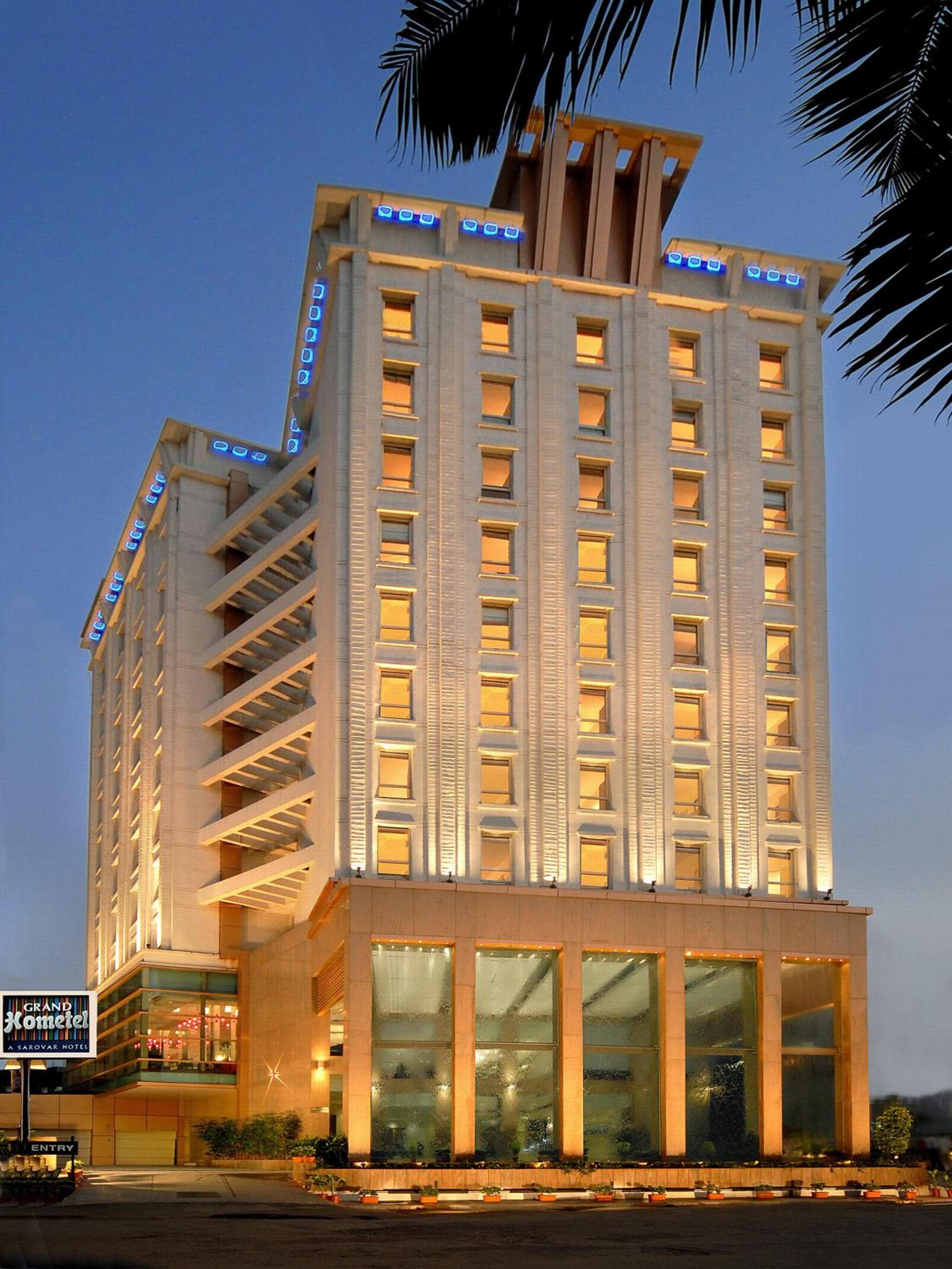 Premier del limone, Malad, Mumbai — 1