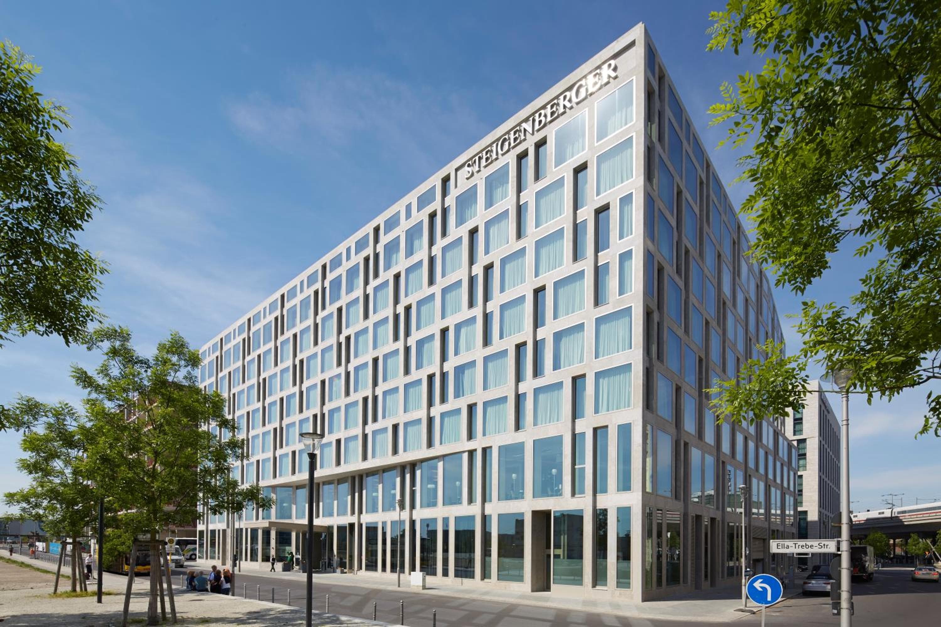 Steigenberger Hotel Am Kanzleramt — 1
