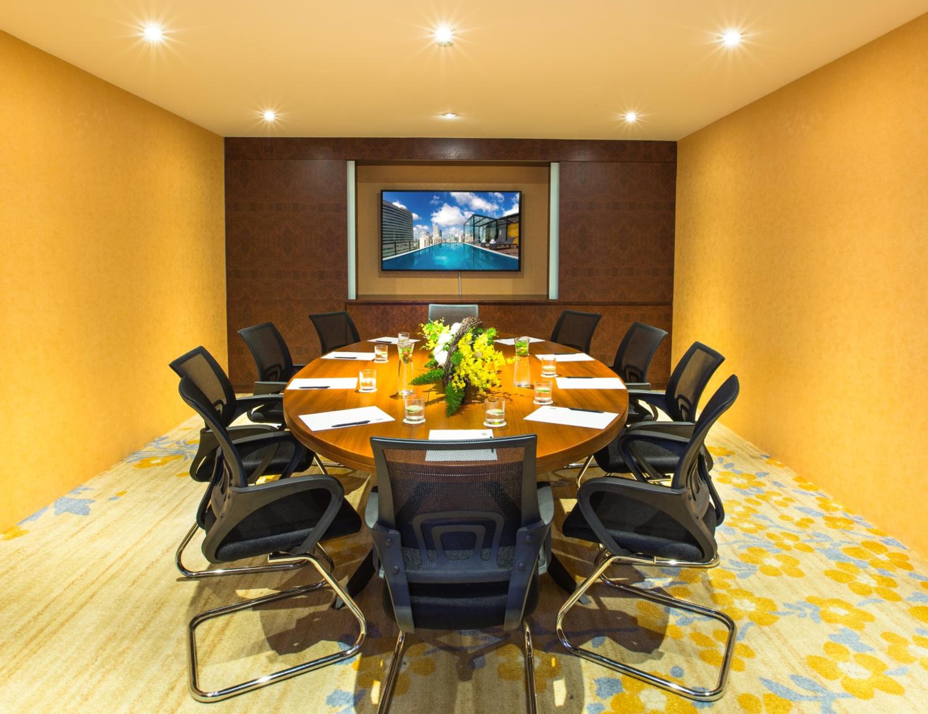 Bay Hotel Ho Chi Minh — 1