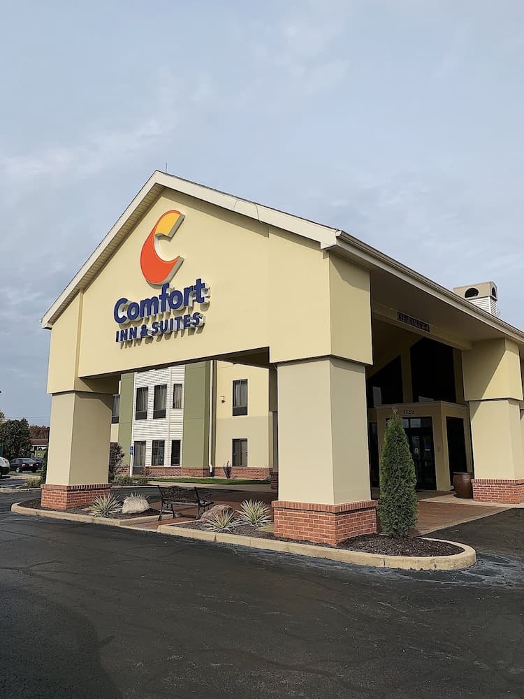 Comfort Inn & Suites Warsaw near US-30 — 1