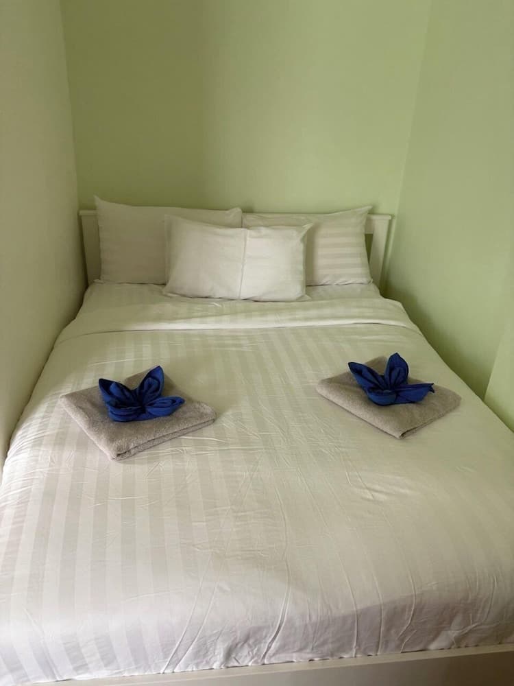 Townhouse Est BangtaoVille — 1