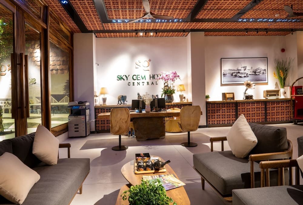 Sky Gem Central Hotel — 1