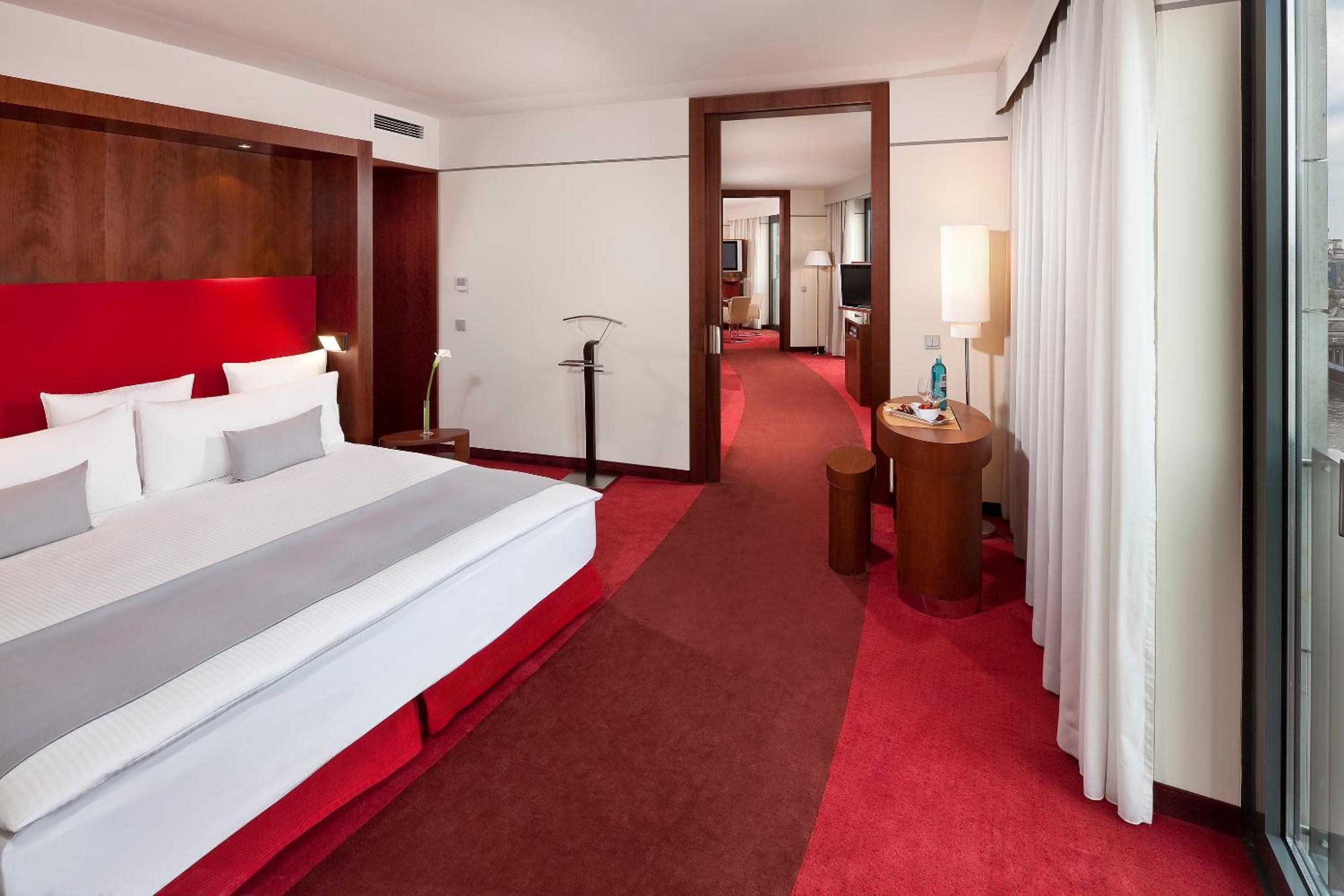The Level Panoramic Suite with Executive Lounge Access