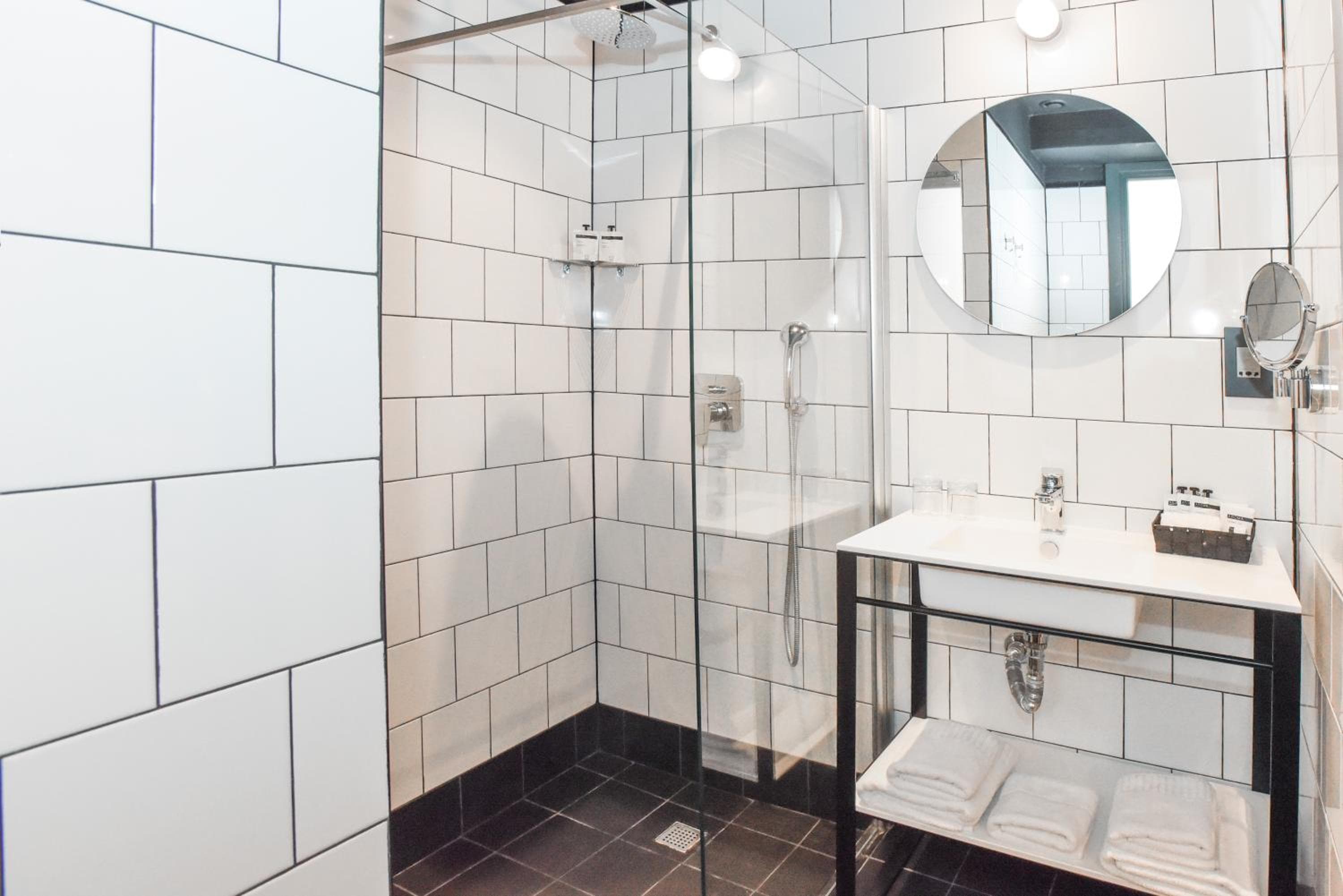 Großes Doppel- oder Zweibettzimmer