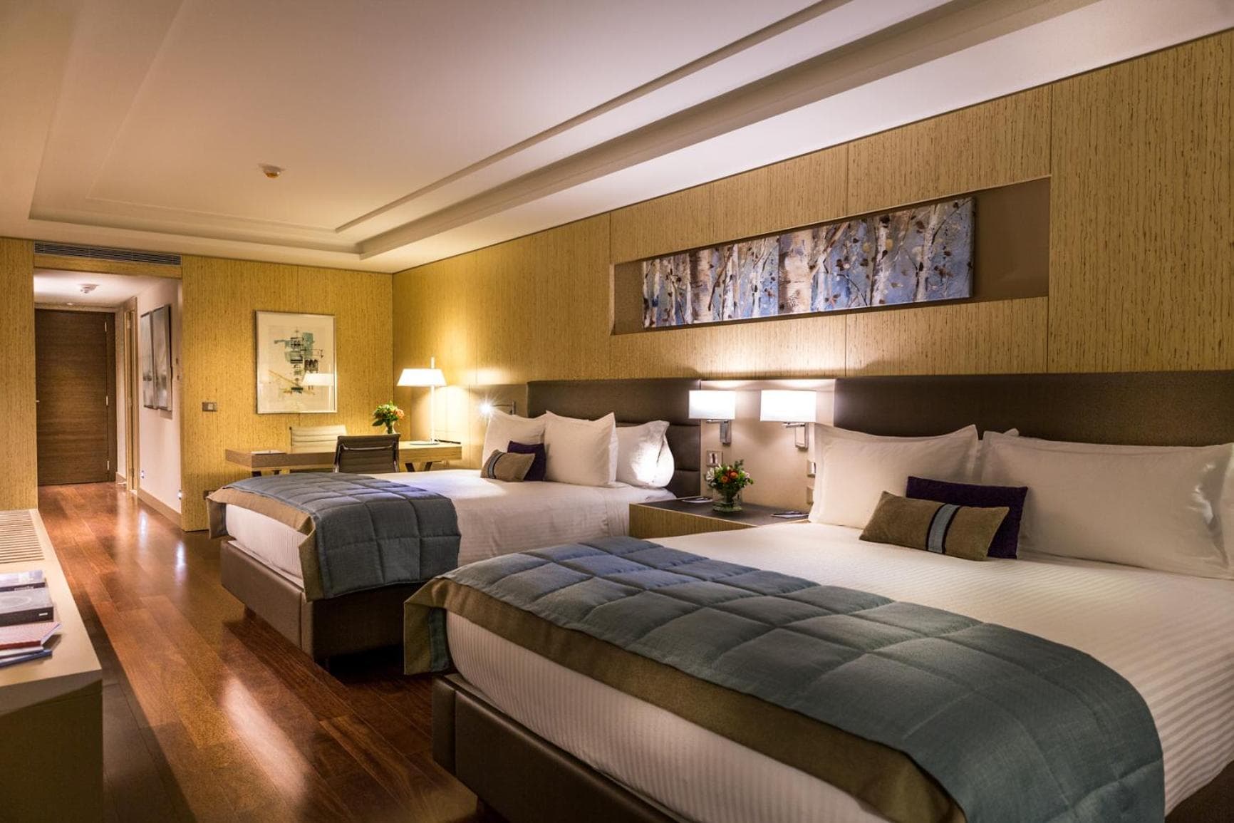 Executive Queen Zimmer mit zwei Queensize-Betten und Balkon