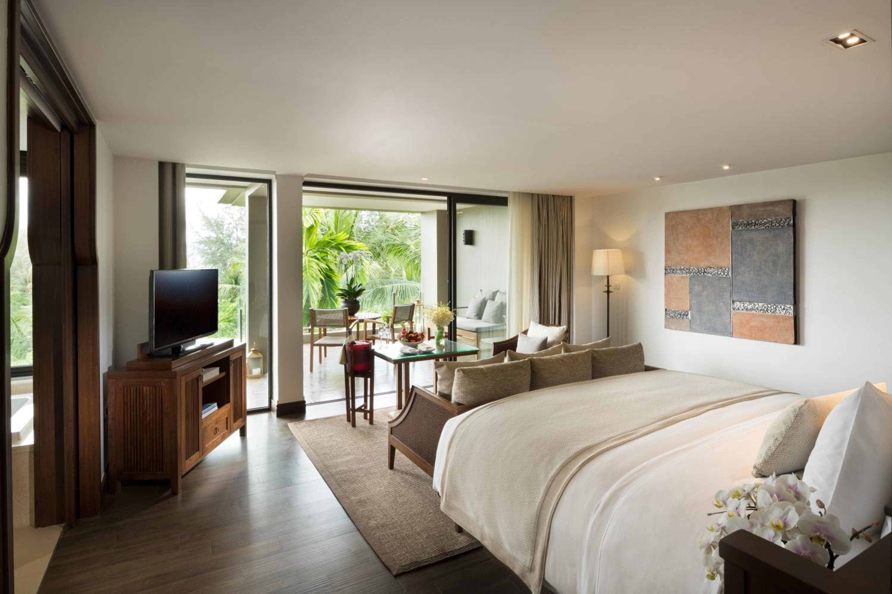 Deluxe Layan Suite --> Deluxe Layan Suite