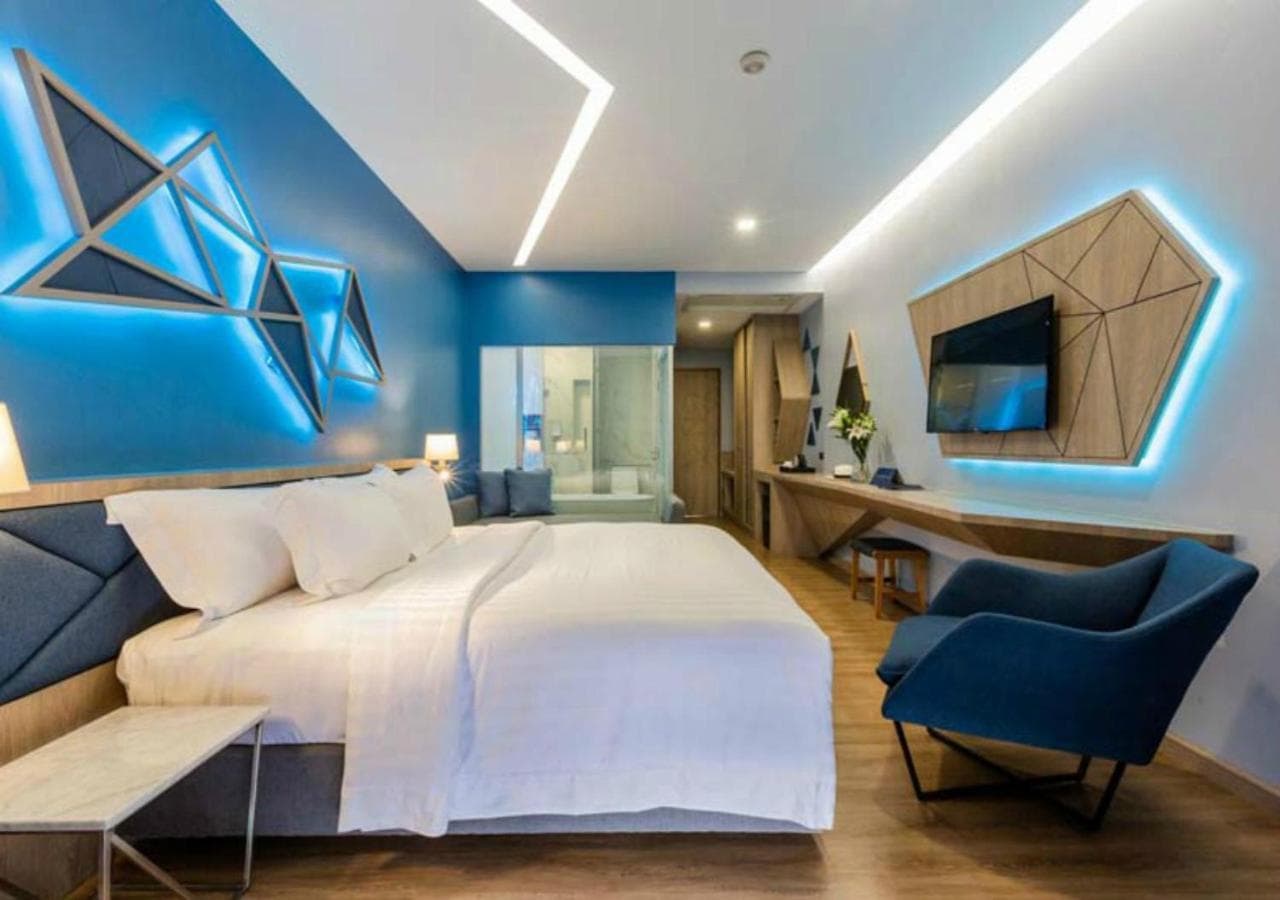 Deluxe Pool Access Room
