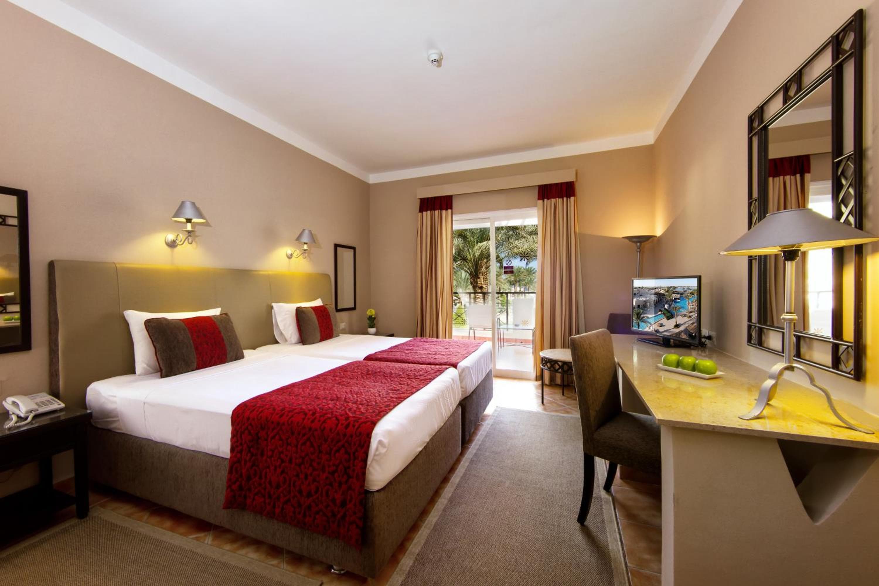 Superior Zimmer mit Queensize- oder Zweibettbett und seitlichem Meerblick