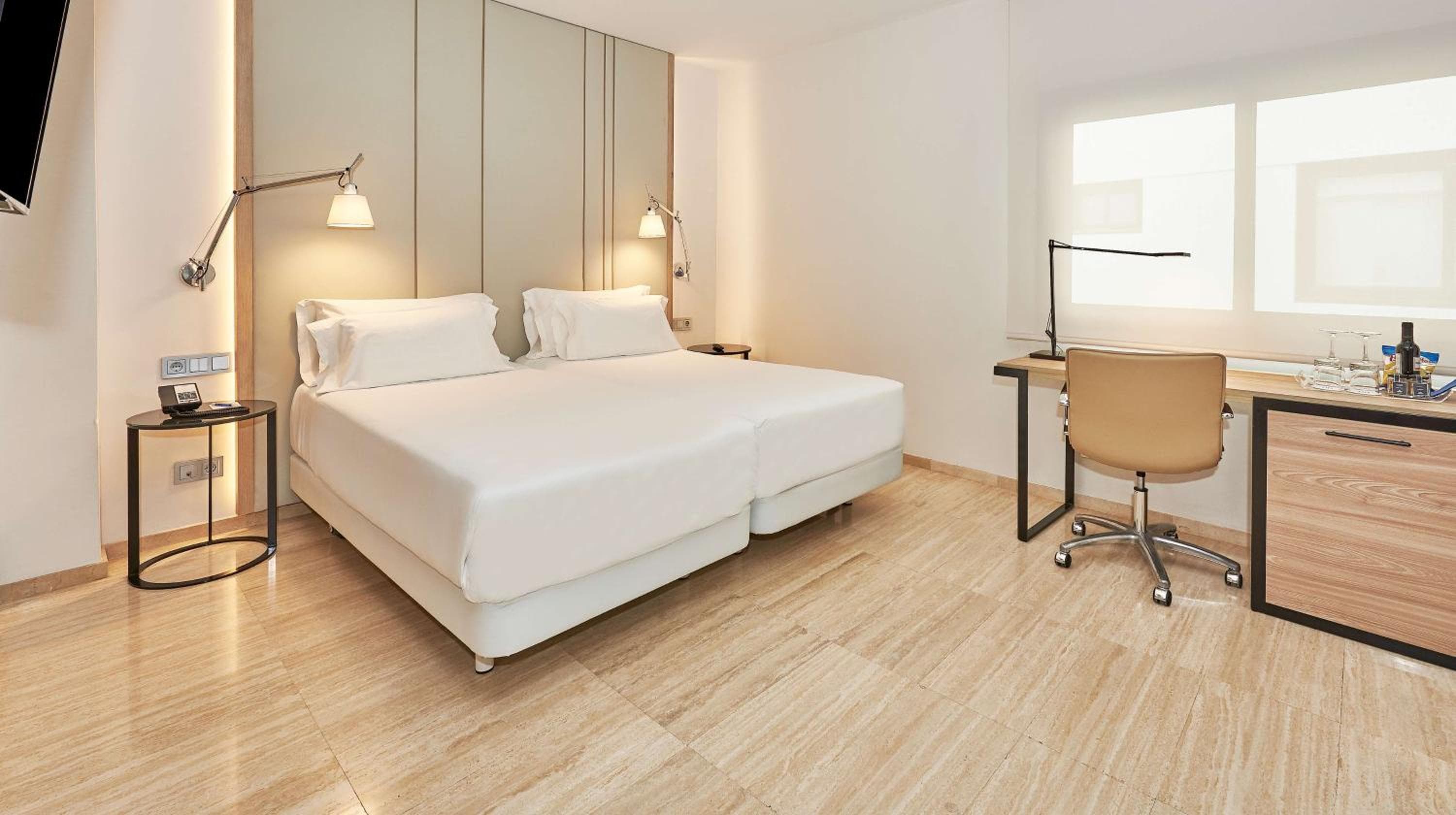 Standard Doppel- oder Zweibettzimmer mit Zustellbett (2 Erwachsene + 1 Kind)