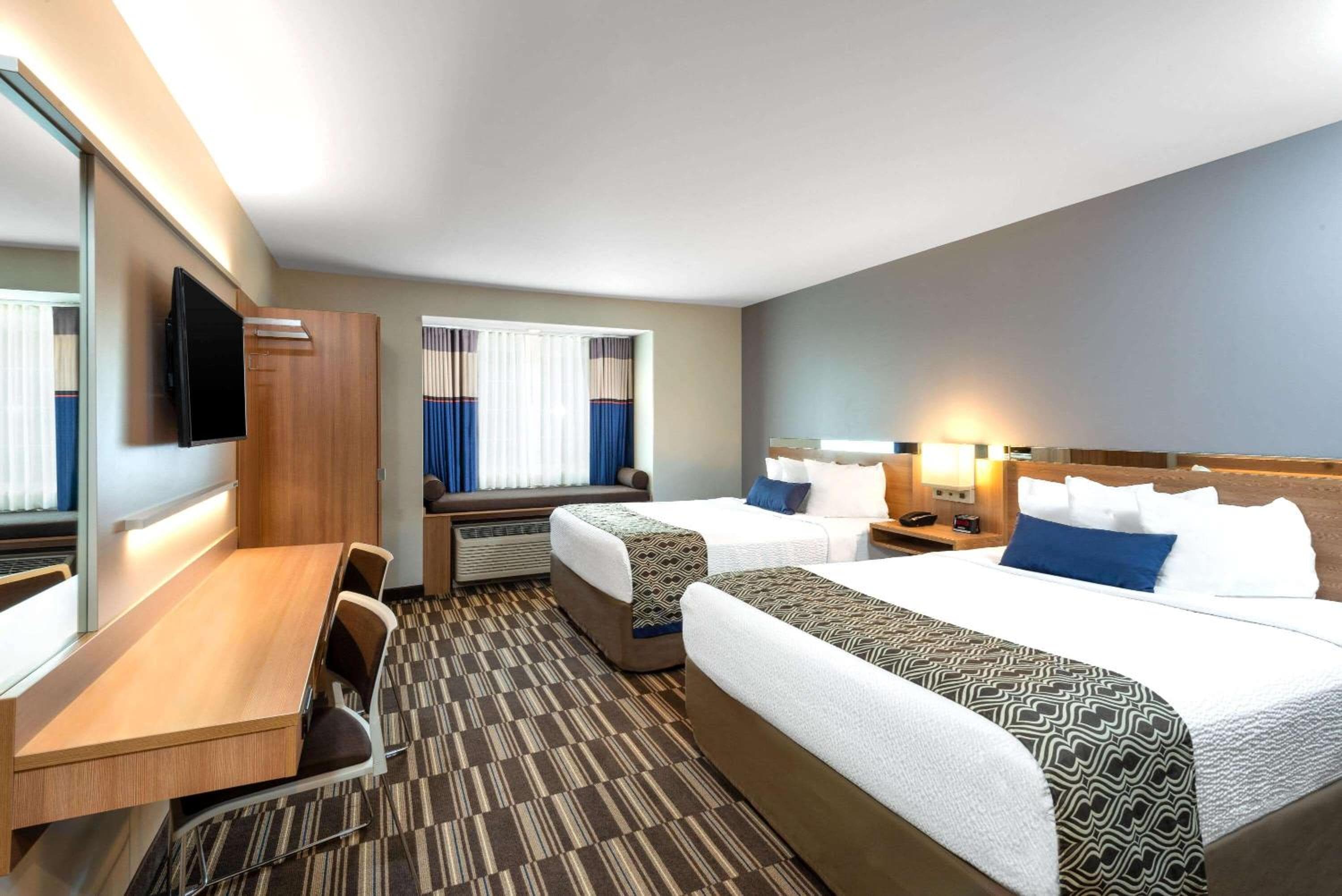 Queen Room with Two Queen Beds - Hearing Impaired Access / Non-Smoking