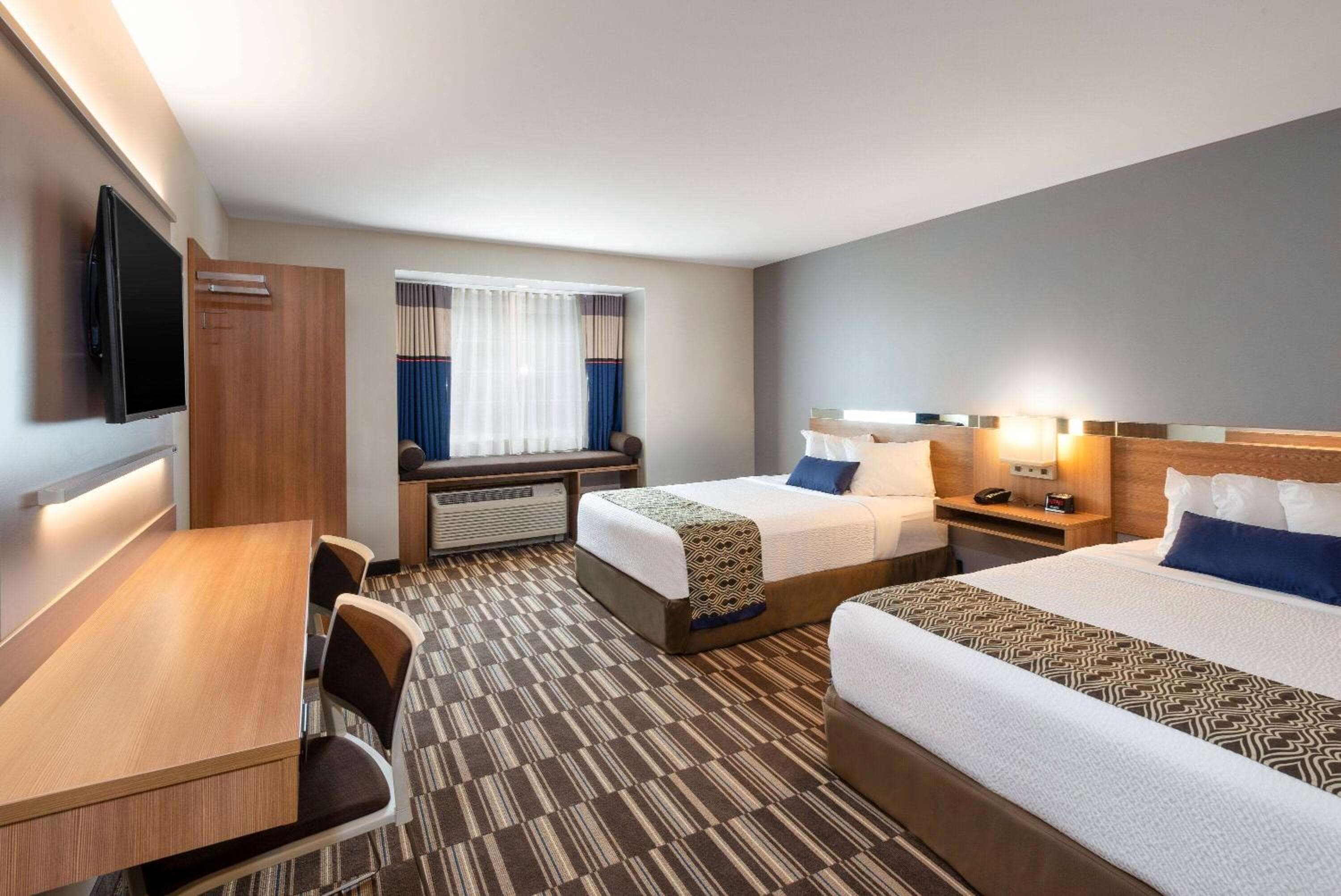 Queen Room with Two Queen Beds - Mobility Access / Non-Smoking