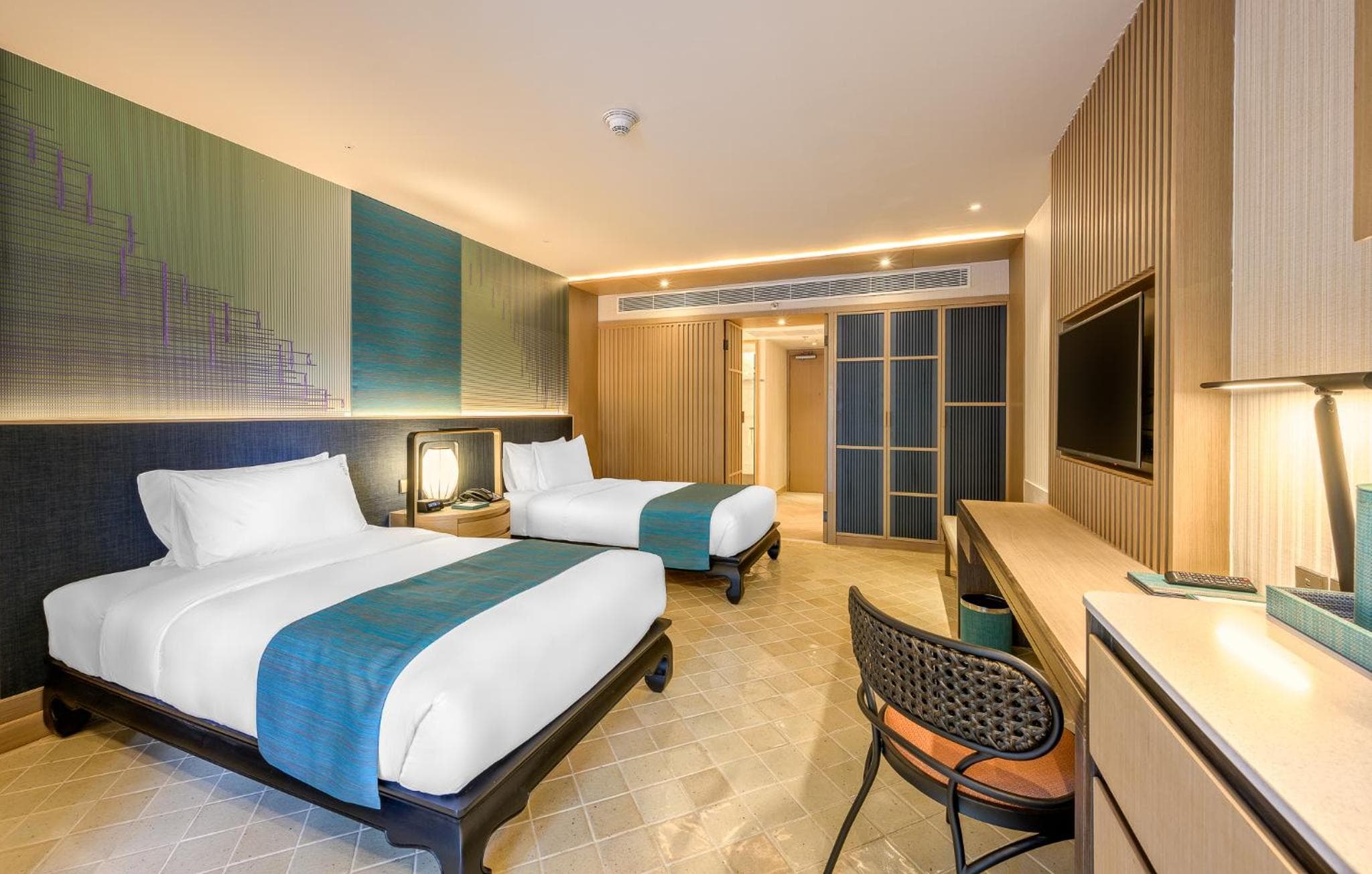 Premium Zweibettzimmer mit Balkon und Poolblick