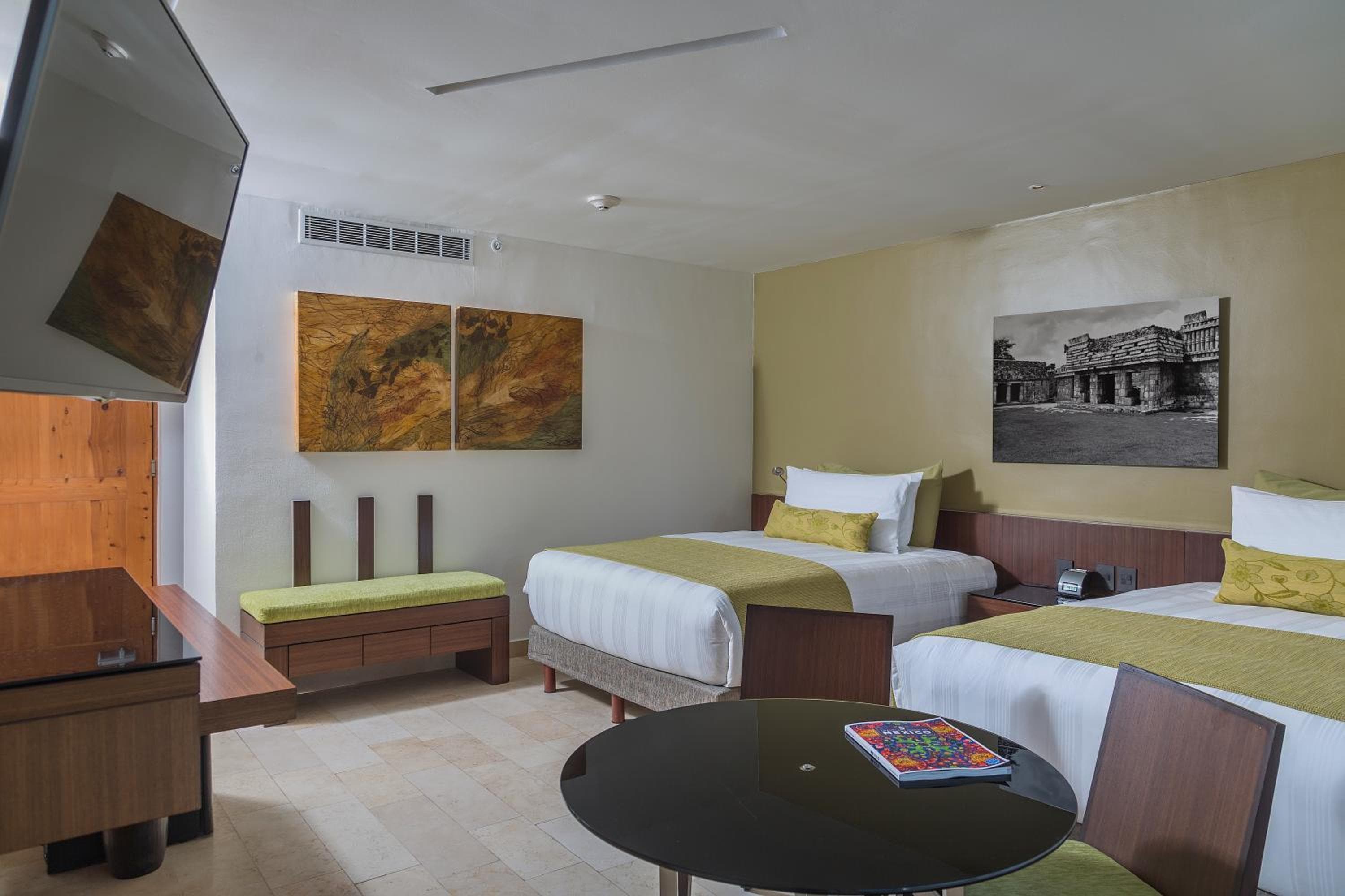Classic Queen Room with Two Queen Beds