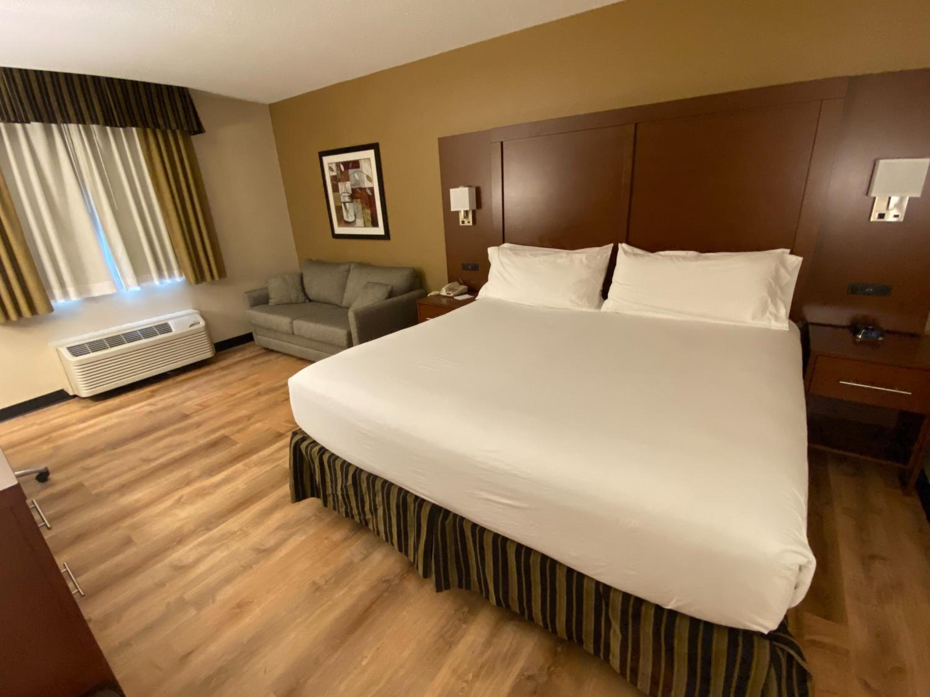 King Room with Sofa Bed and Balcony - Non-Smoking