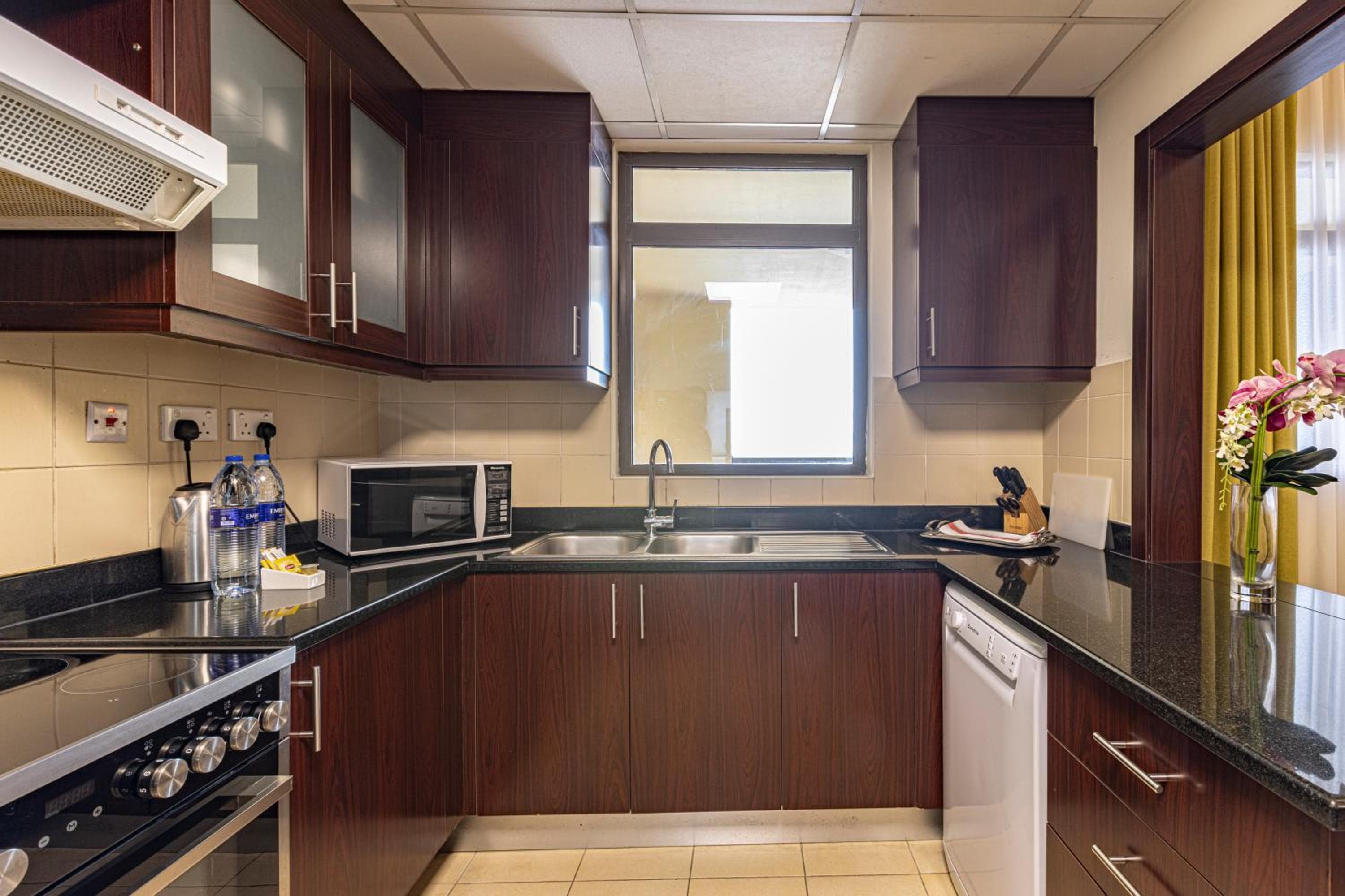 One Schlafzimmer Apartment - Meerblick - 25% off on F und B, Just Steps from JBR Beach
