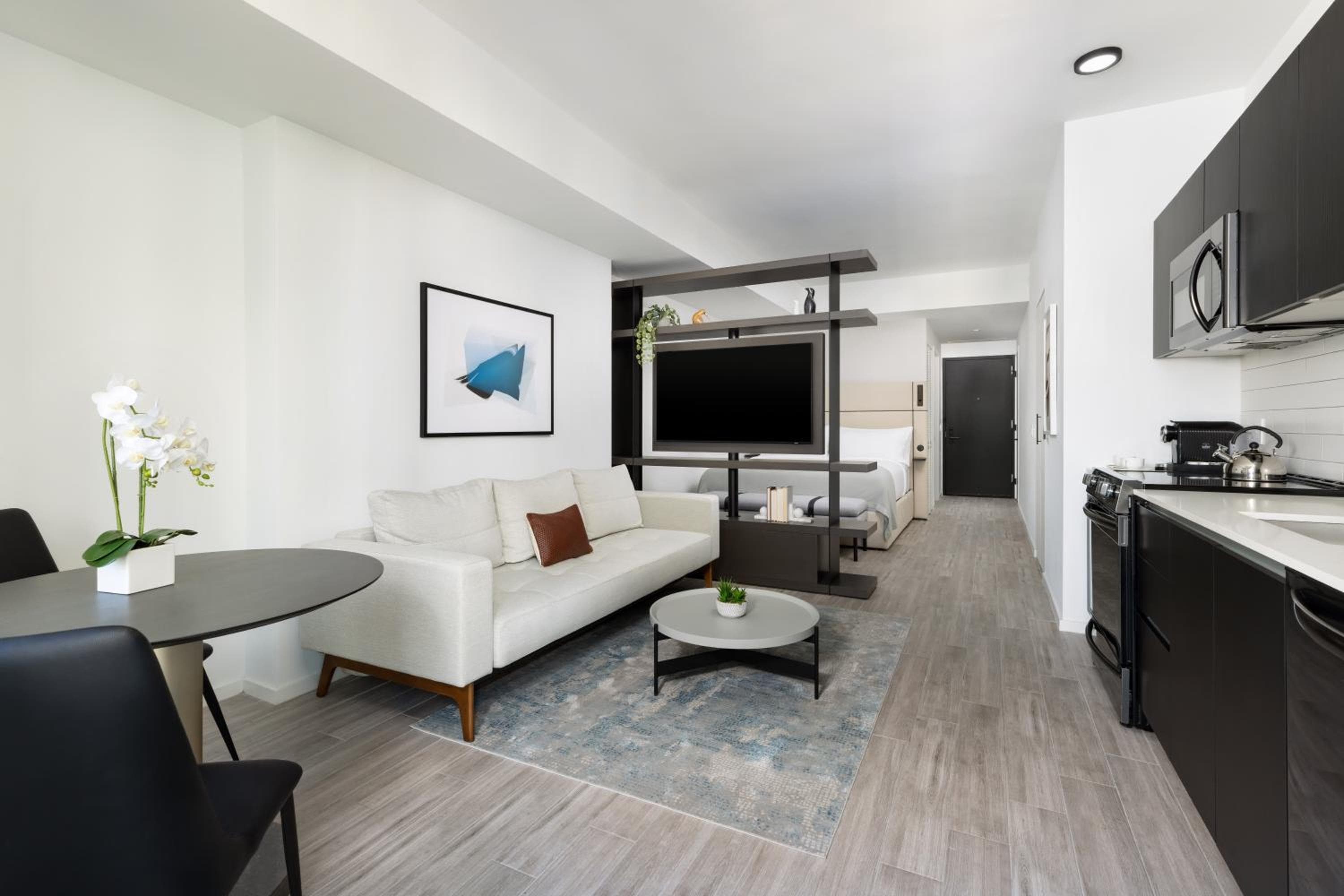 Studio-Suite mit Kingsize-Bett und Meerblick