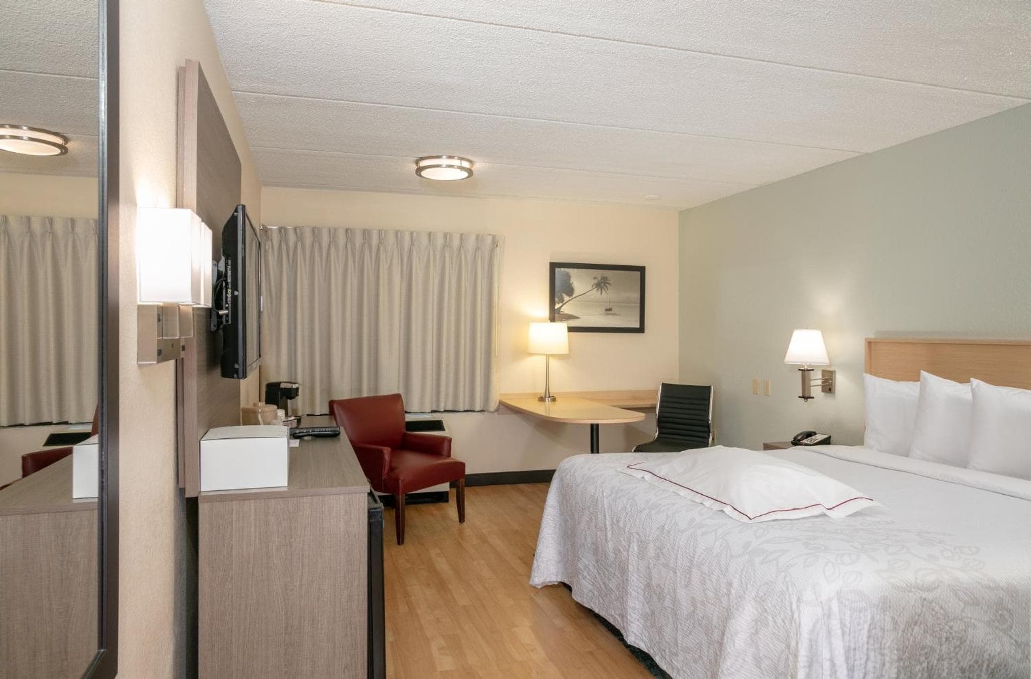Premium King Room Smoke Free (Upgraded Bedding and Snack Box)