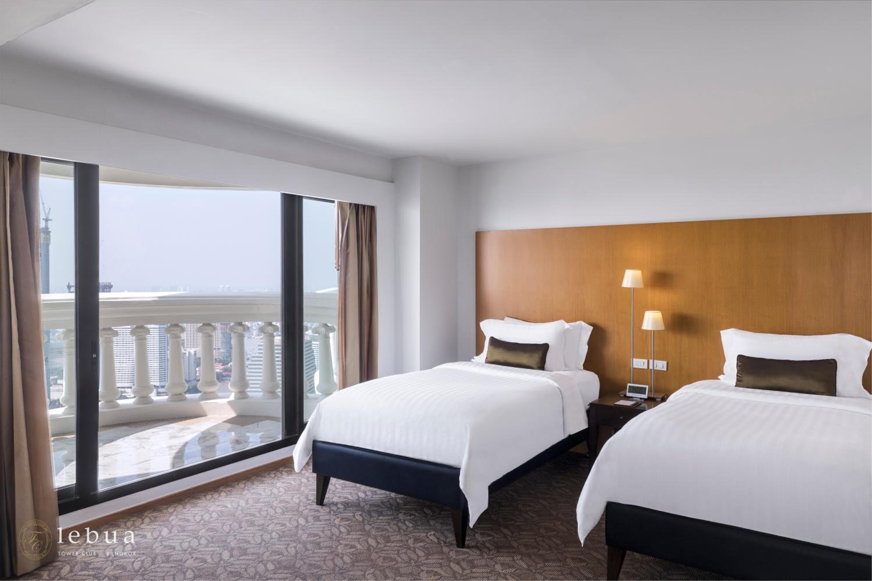 Tower Club Suite mit Stadtblick und Lounge