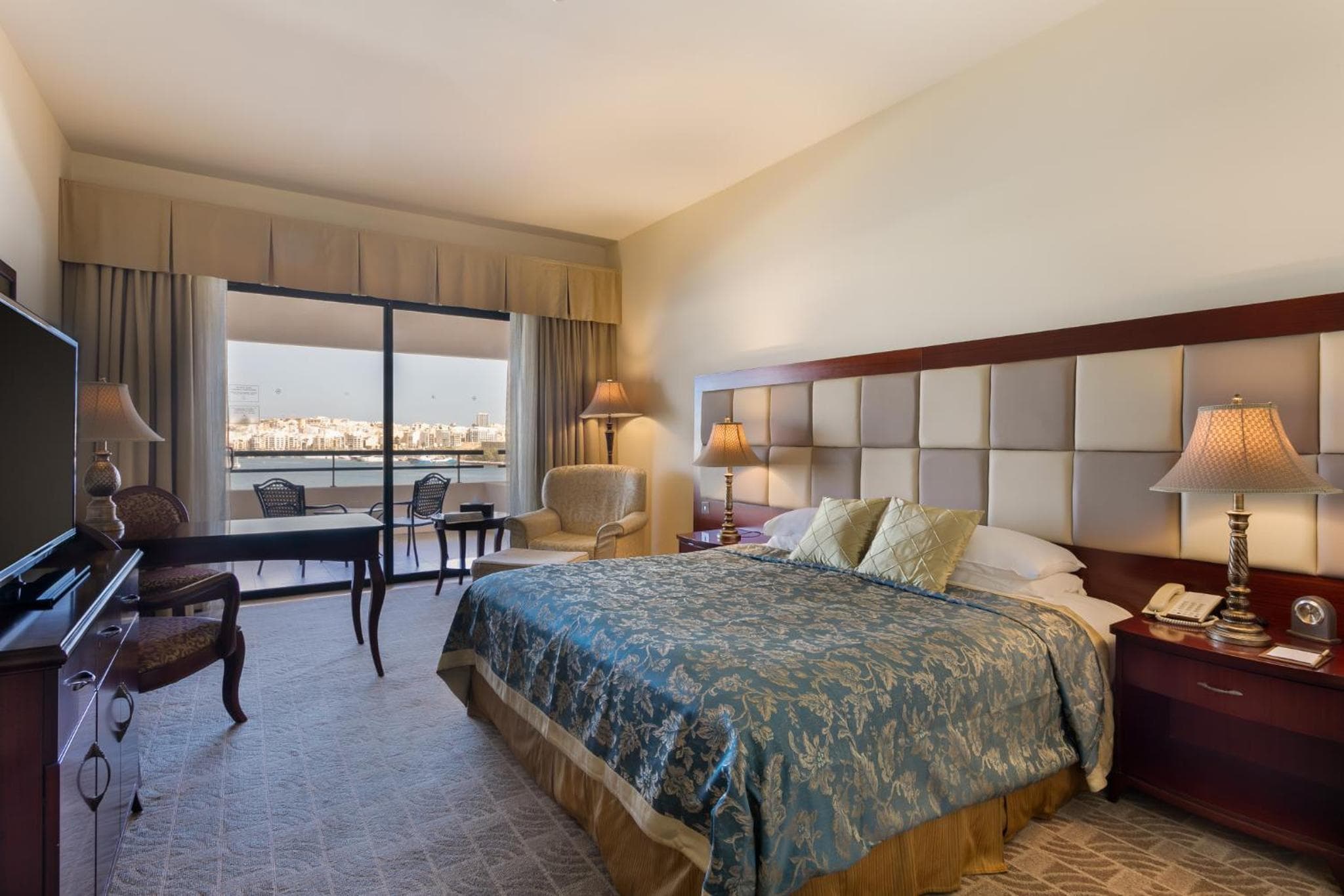 Deluxe Doppel- oder Zweibettzimmer mit teilweisem Meerblick