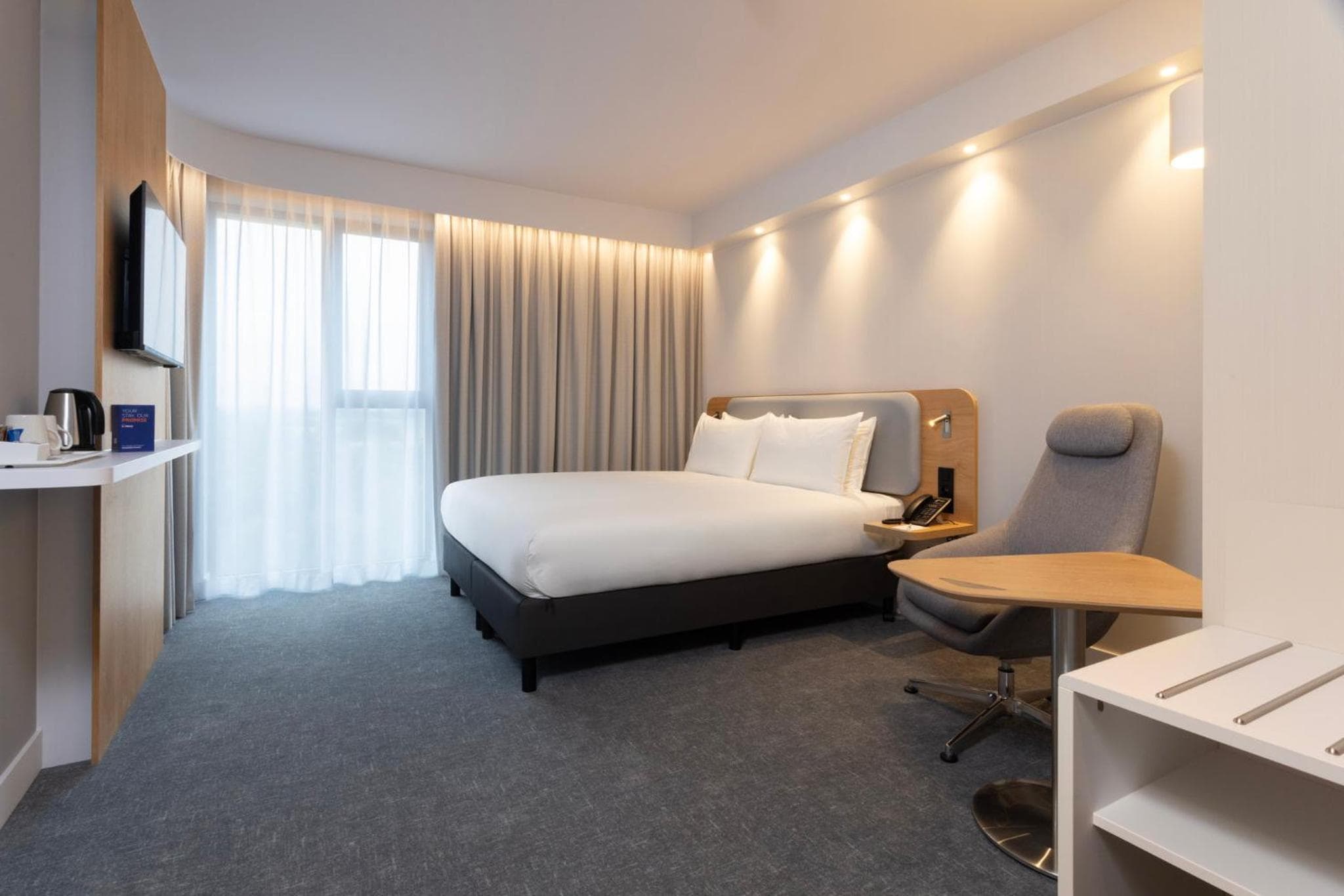 Standard Queen Room - Free Breakfast