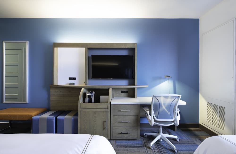 Standard Room, 2 Queen Beds, Lake View