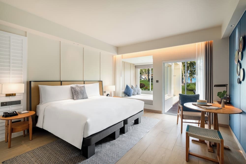 Room, 1 King Bed, Lagoon View