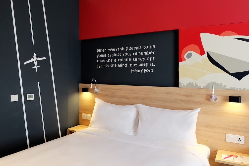 Standard Room, 1 Queen Bed