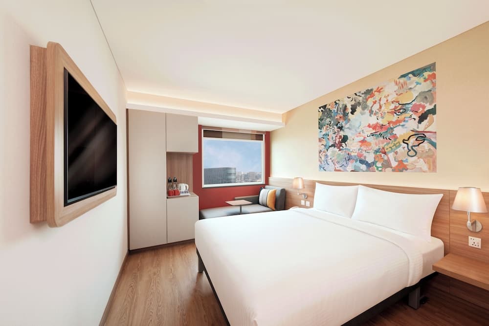 Standard Room, 1 Queen Bed