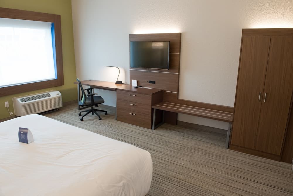 Standard Room, 1 King Bed, Accessible (Communications, Mobil, Roll In Shower)