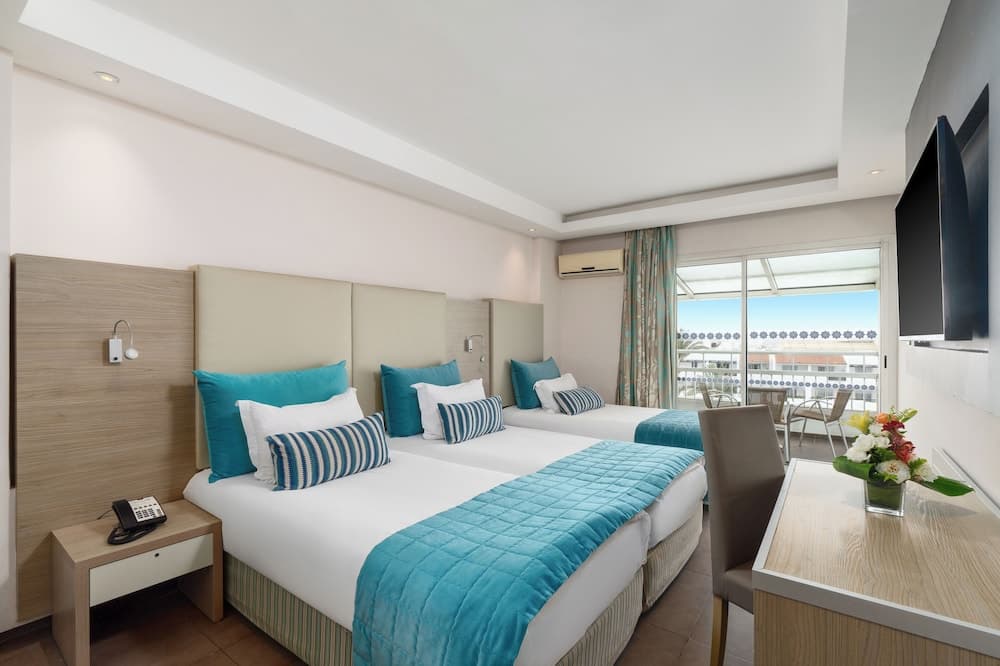 Superior Triple Zimmer, Poolblick