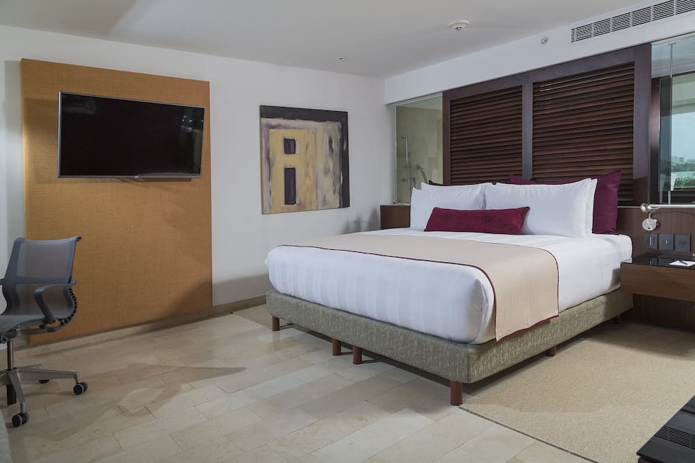 Classic Room, 1 King Bed, Lagoon View
