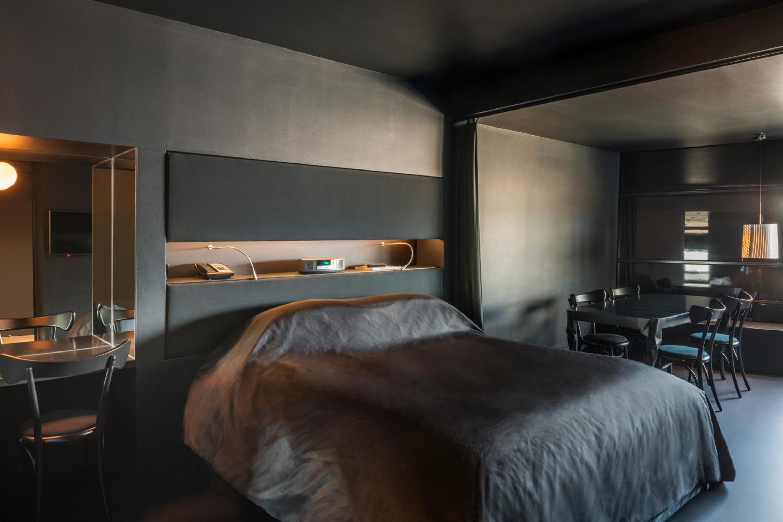 SO Black Suite with Danube Canal View