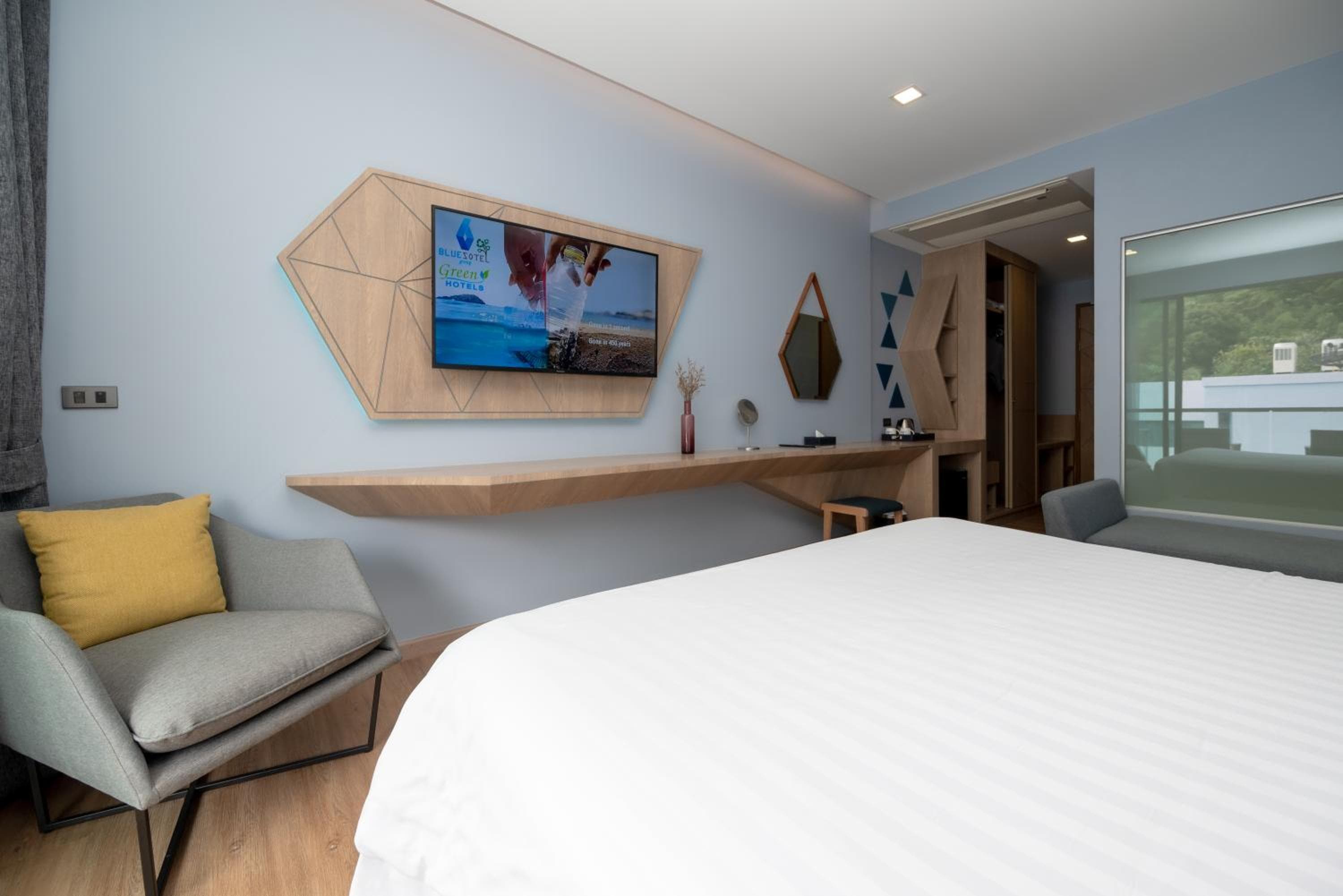 Premier King Room with Pool View