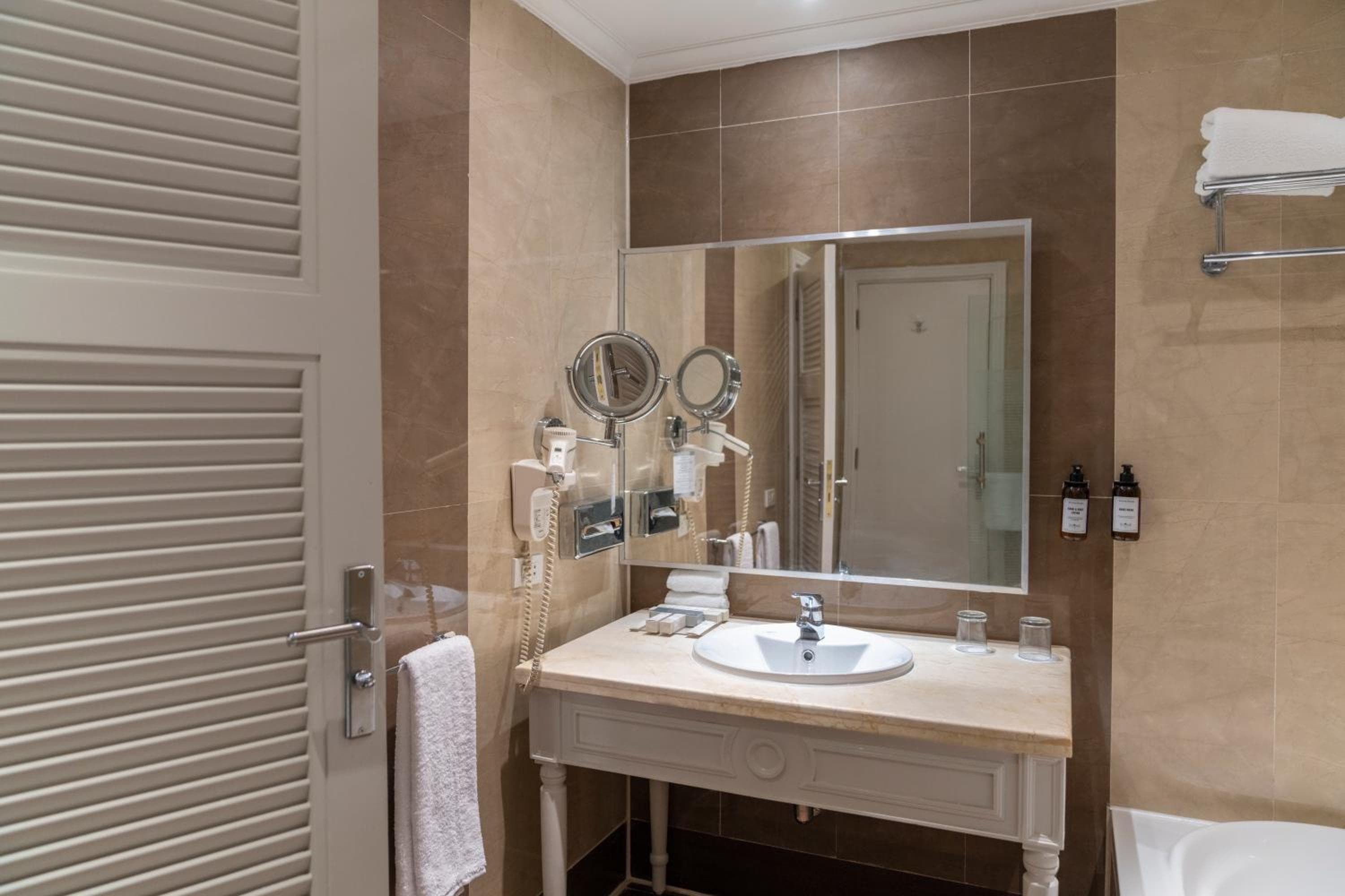 Royal Suite - Club Posh