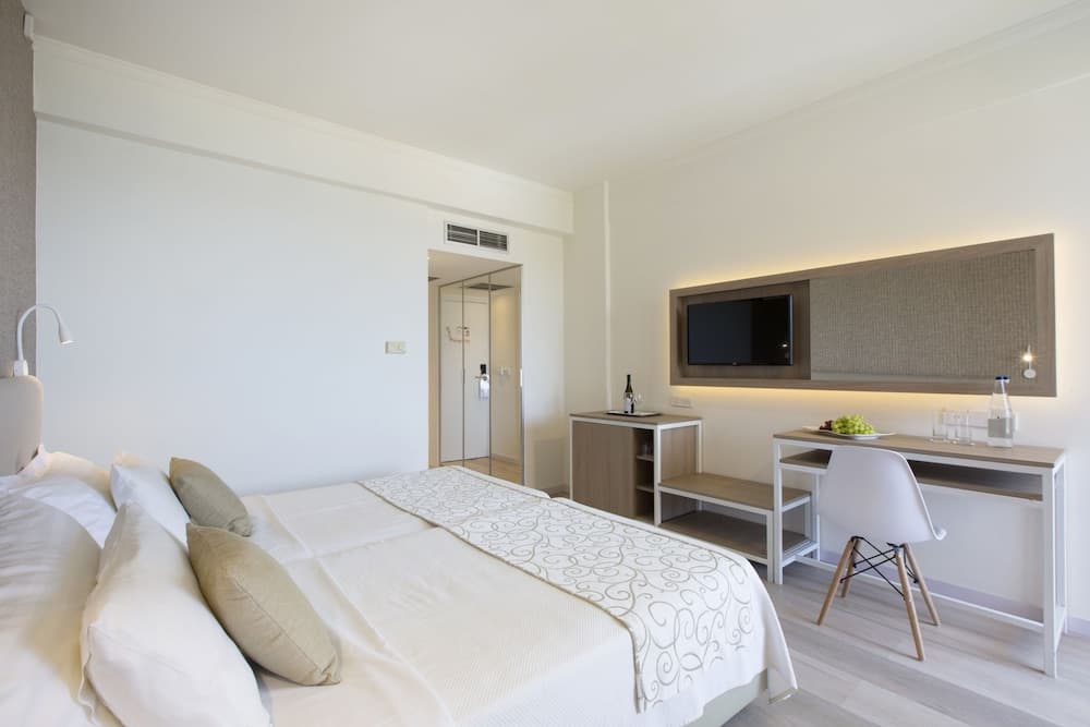 Standardzimmer mit Stadtblick
