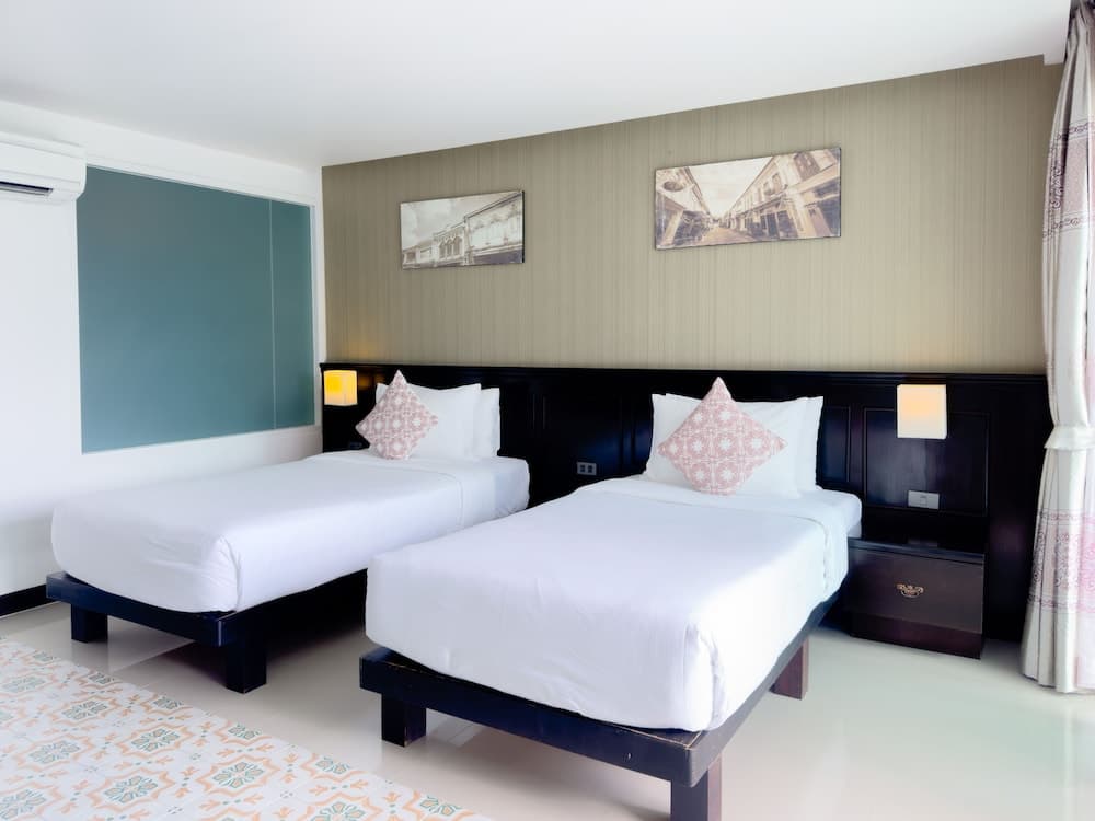 Superior Twin Room, Bathtub