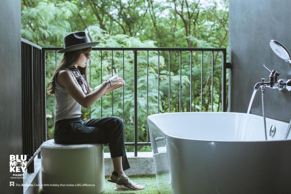 Deluxe Twin con outside Bathtub - Free Co-Working space 24 hrs.