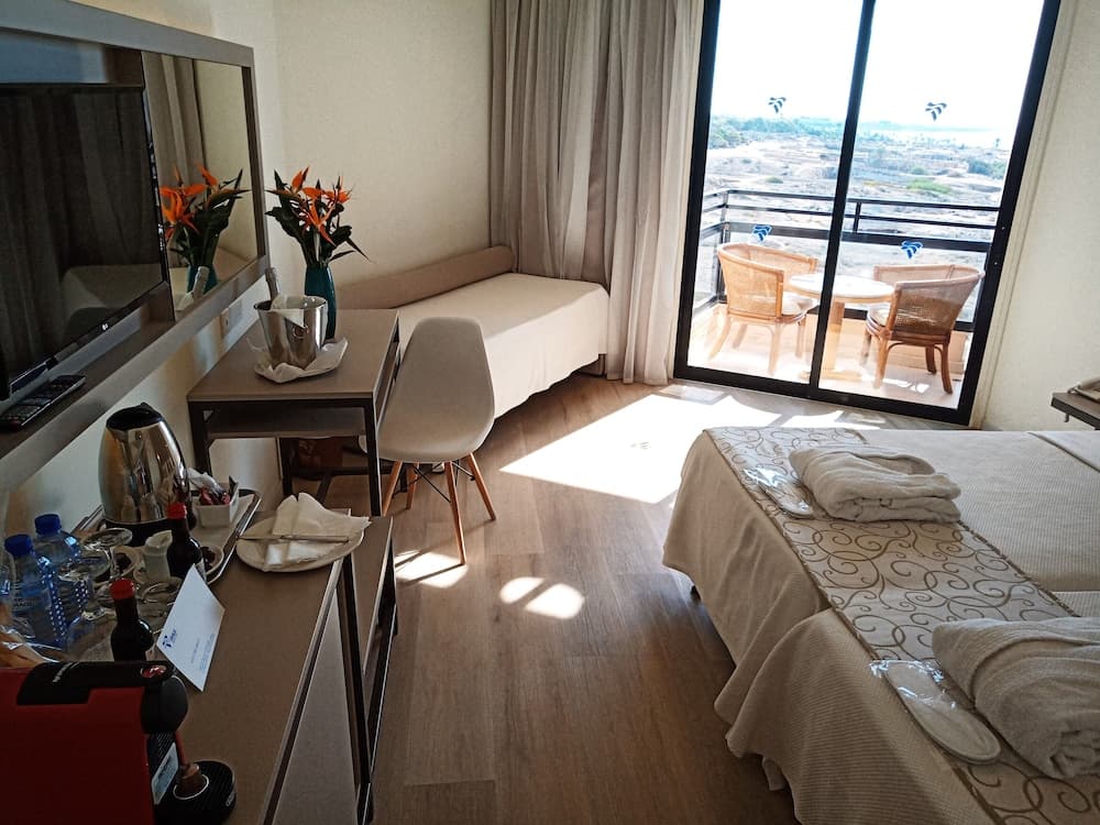 Habitación Doble o Twin Deluxe, Vista Parcial al Mar