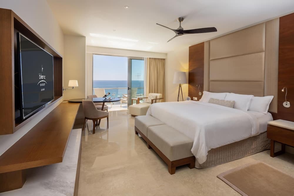 Royale Honeymoon Ocean View - King Size Bed