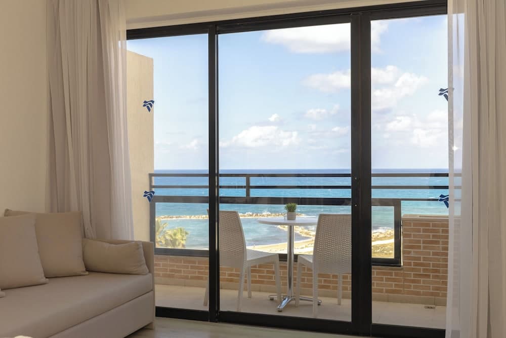Habitación Estándar con Vista al Mar Frontal con Dos Camas / Cama Doble